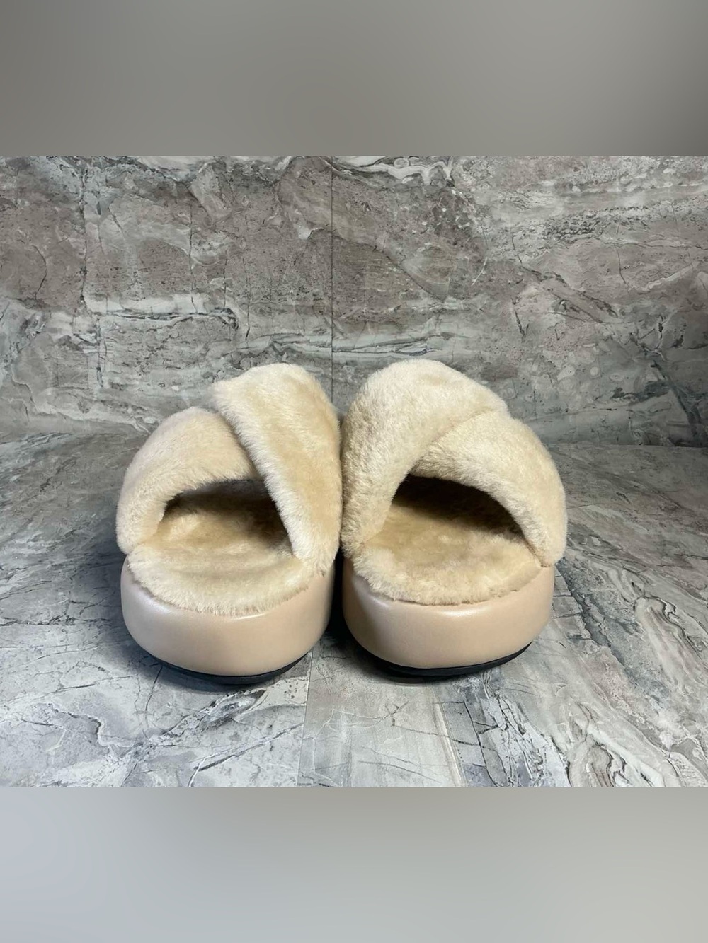 La Canadienne Greta Shearling Slide - Picture 6 of 9
